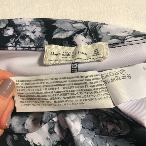 ABERCROMBIE & FITCH Floral Skater Skirt - Picture 6 of 6